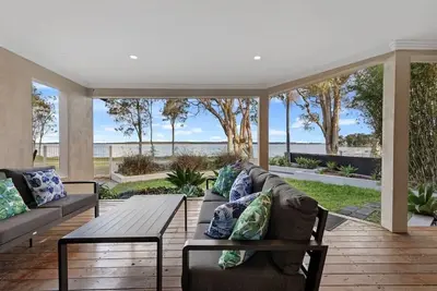 Image de 20 Steps to Heavenly Waterfront Paradise!