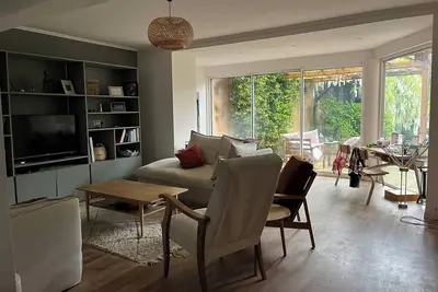 Image de Maison de ville idéal famille avec jardin intime et piscine