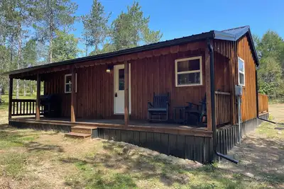 Image de Cozy 2-bedroom cabin in charming Benezette, just 1 mile from visitors center.