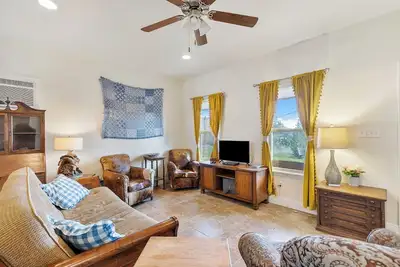 Image de Trails Sisters-Calm on the Edge of Town