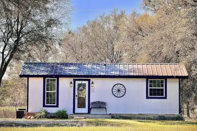 Image de Wagon Wheel Cottage Couples Getaway in the Country