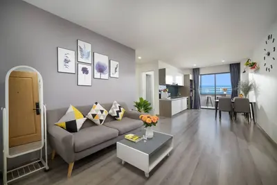 Image de Seaview 2 bedroom Danang apartment, 2mins walk to beach Ac, WiFi & full kitchen