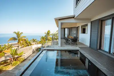 Image de Villa Bleue Camaieu, avec piscine chauffée & vue plongeante sur le lagon de Saint Leu