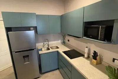 Image de \"Coastal Comfort: Stylish Apartment Just One Block from the Beach! \"