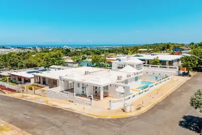 Image de WhitePeacock | Private Pool & Near Amazing Beaches