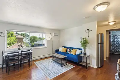 Image de Charming 1-bedroom apartment in Lakewood with King Size Bed, WiFi and Ac