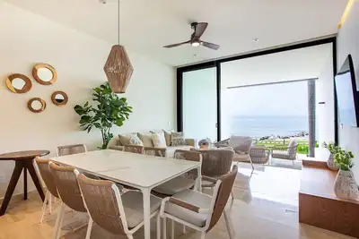 Image de Beachfront Condo, steps from the beach Zantamar Th
