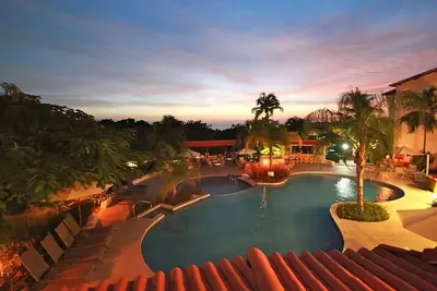 Image de Serene Barbados Retreat with Pool, and Garden | Suite w/ Balcony & Dining Area