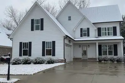 Image de Spacious 5-bedroom family friendly house! 4 miles from the stadium!