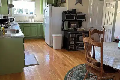 Image de Historical 1904  5-bedroom farmhouse in Plains with stunning view