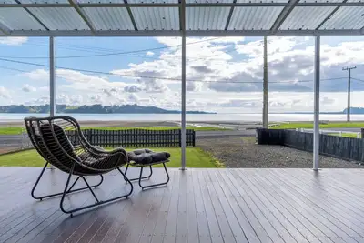 Image de Kawakawa Bay Beach Bliss - Auckland Holiday Home