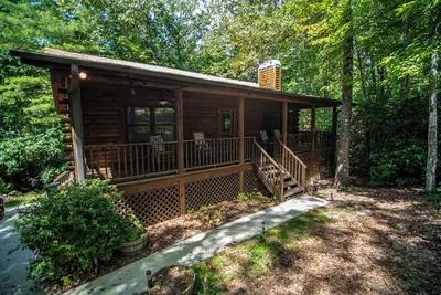 Image de Cozy Log Cabin at Lake Jocassee - with Hot Tub, State Park Pass & Boat Parking