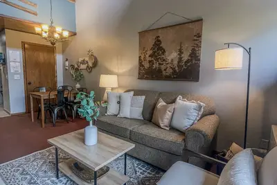 Image de Charming & Cozy Ski in/Ski out Condo