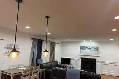 Luxury 5-bed 4. 5 Bath house in Arlington. Walk to metro and Pentagon City Mall