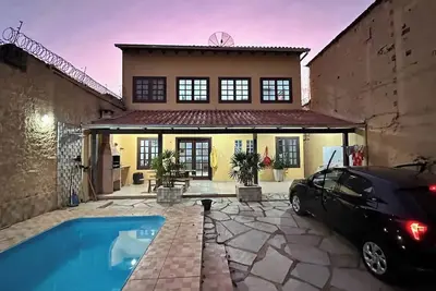 Spacious 3-bedroom house in Pirenópolis with pool, A/C, WiFi. Sleeps 8