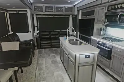 Image de Tiny house-Première Classe-Salle de bain privée séparée-Vue sur Parc-Palacios. . .