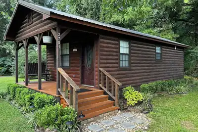 Image de Fox Run Cabin with WiFi and Ac right on 130 mile Hike-Bike and Equestrian trail.