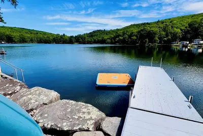 Image de Lakefront! Hot Tub-Sauna-Cold Tubs-SUPs-Bikes-Canoe-Kayak-Sundeck-Firepit-Dock!