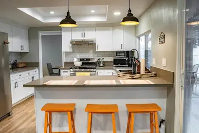 Image de Golf Course View Between Disneyland and Universal