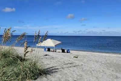 Spacious Charming 2-bedroom Condo in Venice with Private Beach Access