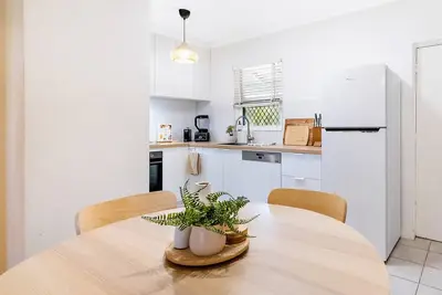 Image de A 2-bedroom sunlit retreat, with private balcony, parking space and more!