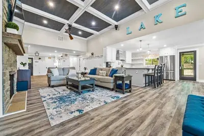 Image de Lakefront Lake Arrowhead Home w/ hot tub