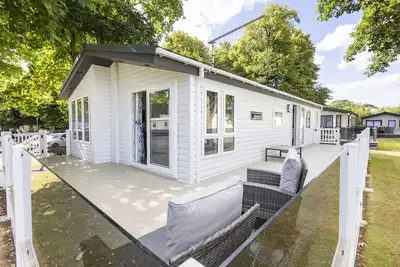 Image de Mudeford Lodge - a new large luxury holiday home on Sandhills