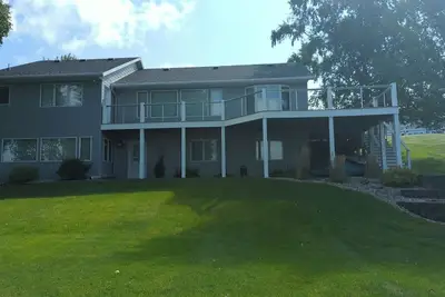 Image de Lake Latoka Home w/Paddle boards, Kayaks, Paddle Boat, Pool Table, Dock, Sunsets