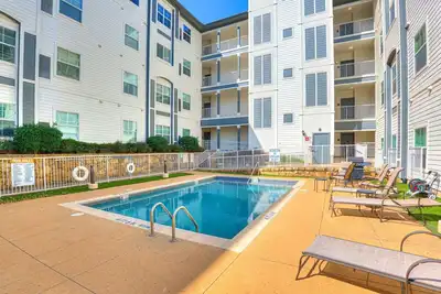 Image de Stillbilly Suite near Boone Pickens stadium