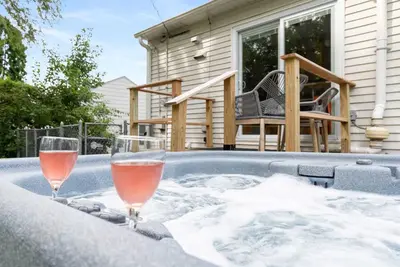 Image de Peaceful Gem! HotTub, Fenced Yard & Near Downtown!