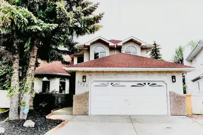 Image de The Castle Stay - Enormous backyard, Pool table, jetted tub.