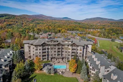 Image de Luxury 3-Br Enclave condo in Windham, ski-in/ski-out with pool and hot-tub