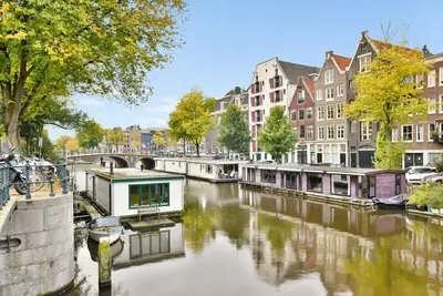 Image de Beautiful Houseboat on Canals of Amsterdam City Center