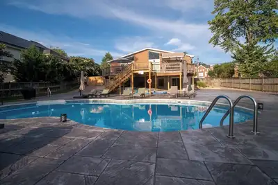 Image de Suburban Paradise