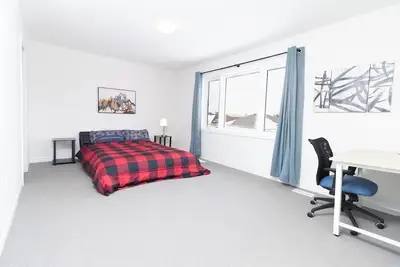 Image de Whole House 3 Br 2. 5 Wr Close to Downtown & Hw 403