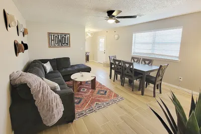 Image de DiscO-homa, Hot tub, Arcade 1. 5 mile to Ou stadium