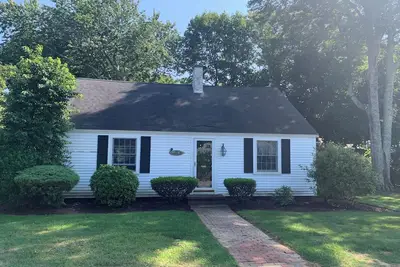 Image de 4-bedroom house. 5 minute walk to beach, 1 mile to historic Falmouth center