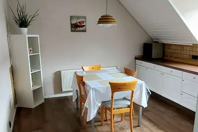 Image de Superbly designed top floor apartment with 3 bedrooms, kitchen, bathroom and views of the vineyards