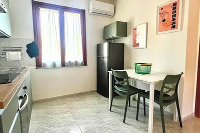 Image de Comfortable and new, 5-minute walk to the beach (parking, A/C)