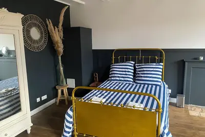 Image de Charming townhouse on chabanais oldest historic street