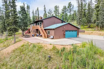 Image de 6 Bedroom Cabin w/Galactic Lake View, Hot Tub, WiFi, Family Adventures and More!
