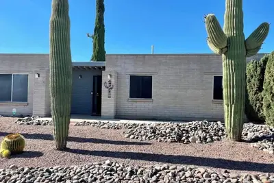 Image de Desert paradise with  pool. Charming 3-bedroom house pet friendly in Tucson!