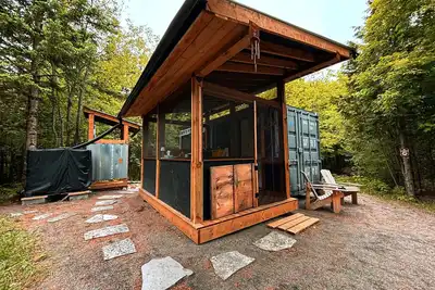 Unique off grid 1-bedroom cabin near Bancroft