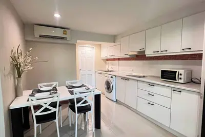 Image de 3-bedroom townhome in a fabulous area, Thonglor, Bangkok, with WiFi, Ac