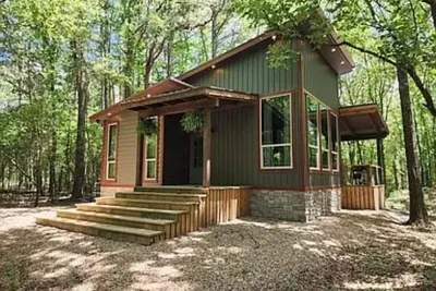 Image de Grab your Atv, hiking boots, or a good book and escape to nature.