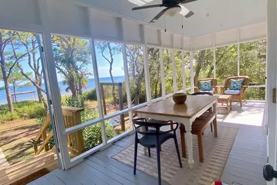 Image de Hidden Gem of St. Teresa Beach, Fl - 2/2 + bonus room
