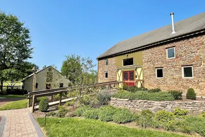 Image de Beautiful Converted Barn with 9 Beds and Baths on 10 Acre Farm in Bucks County