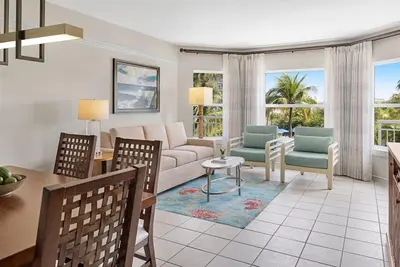 Image de 𝐅𝐢𝐧𝐝𝐢𝐧𝐠 𝐌𝐞𝐢𝐥𝐢 Beachfront Surf Club Resort + Amenities Included. 2br