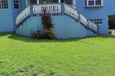 Chic 2-bedroom spacious apartment with WiFi, Ac in beautiful Montego Bay.