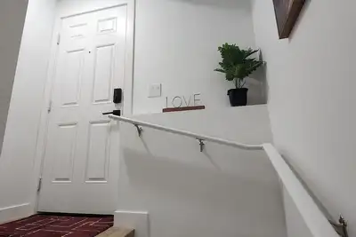 Image de Modern 2-Bedroom Basement Suite in Charming Edmonton Sw Community with Wifi & Tv